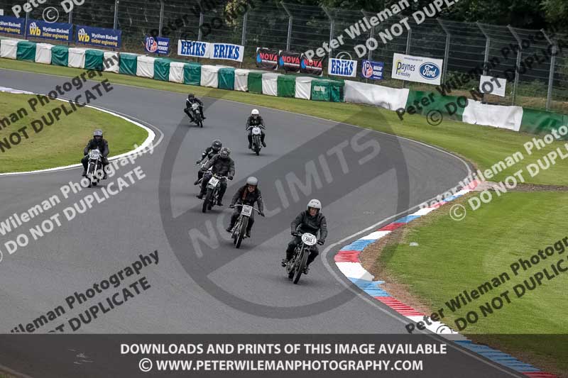 Vintage motorcycle club;eventdigitalimages;mallory park;mallory park trackday photographs;no limits trackdays;peter wileman photography;trackday digital images;trackday photos;vmcc festival 1000 bikes photographs